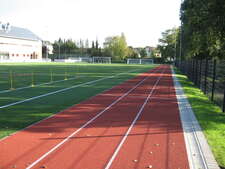 Sportplatz Hinter den Gärten Kunstrasen mit Laufbahn